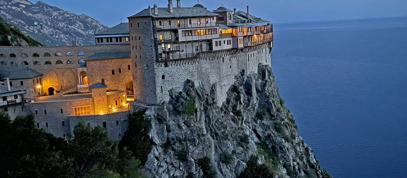 «Έσβησε» ο 68χρονος πρώην Άγιος Πρωτεπιστάτης του Αγίου Όρους από ανακοπή καρδιάς μετά την 3η δόση!