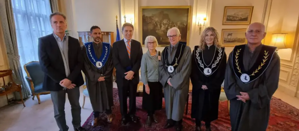 Κεν Λόουτς: «Τα Γλυπτά του Παρθενώνα είναι κλεμμένα – Να επιστρέψουν στην Ελλάδα και στον ελληνικό λαό»