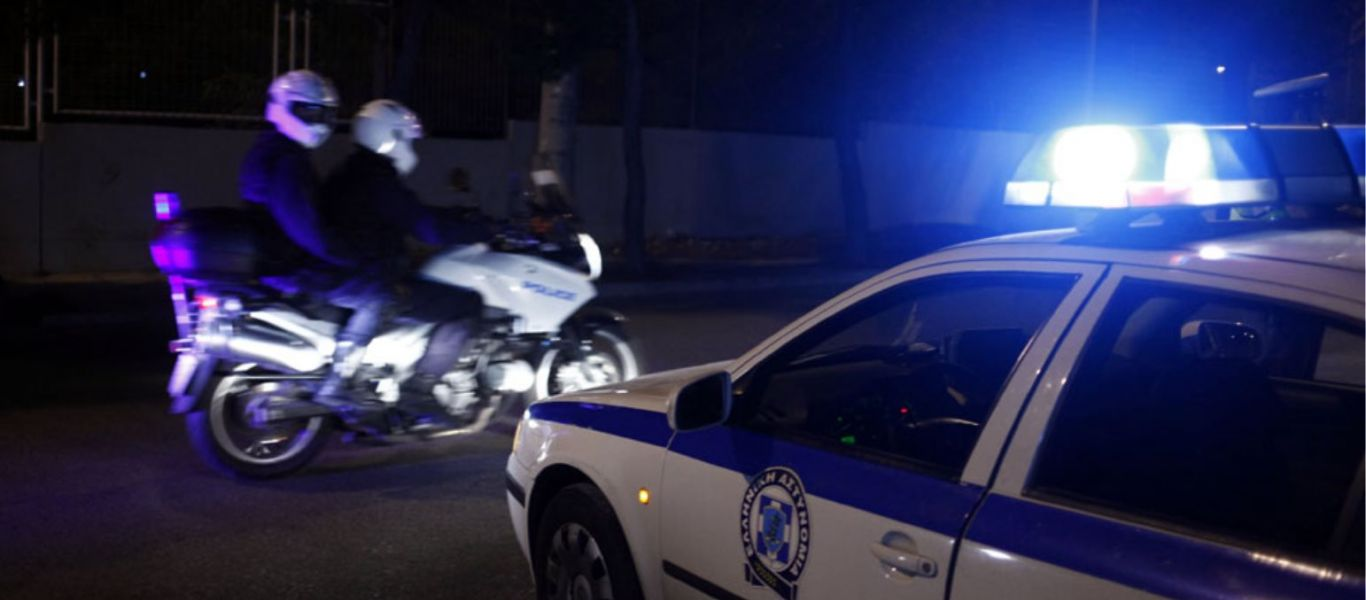 Άγνωστοι επιτέθηκαν με μολότοφ στο Αστυνομικό Τμήμα Ακρόπολης – 10 προσαγωγές (φώτο)