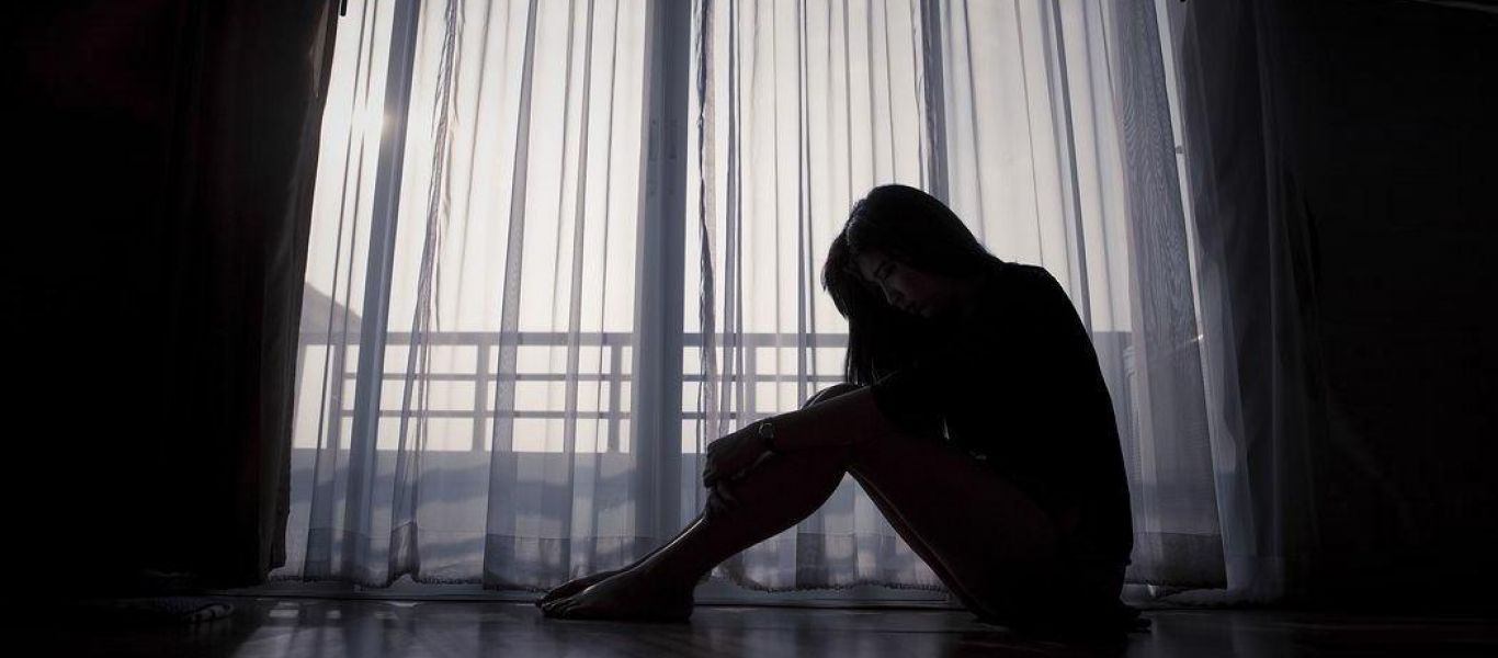 Άτυπη κατάθλιψη: Τα συμπτώματα που πρέπει να αναγνωρίζετε έγκαιρα