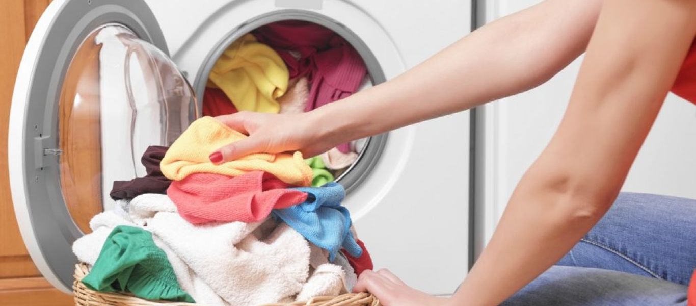 Χρειάζεται πραγματικά να ξεχωρίζεις τα ρούχα για το πλυντήριο;