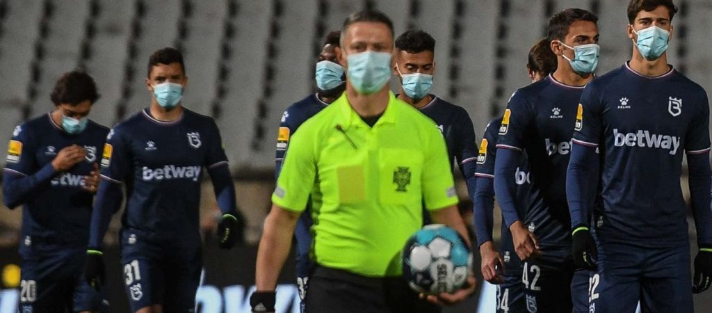 Μπενφίκα: Οι οπαδοί αποδοκίμασαν τους παίκτες και αποχώρησαν στο ημίχρονο