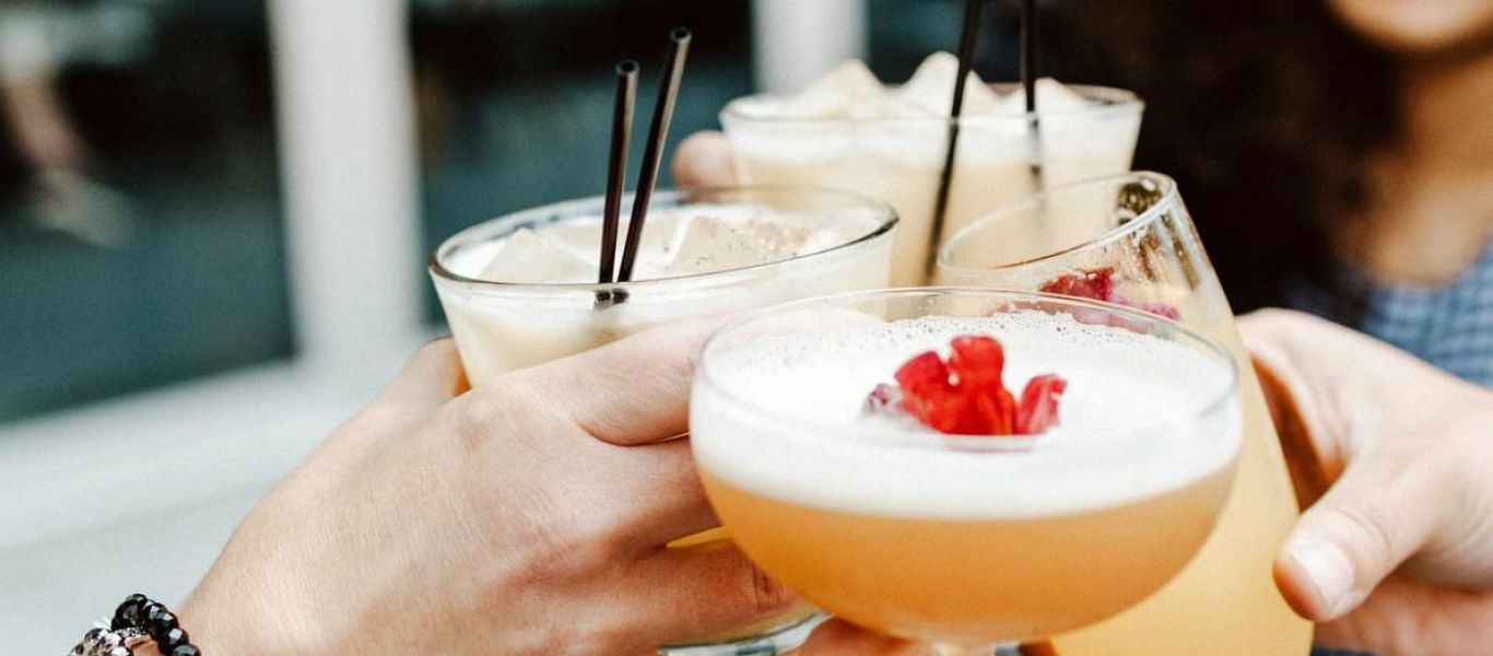 Πόσες θερμίδες έχουν τα πιο γνωστά ποτά και cocktail;