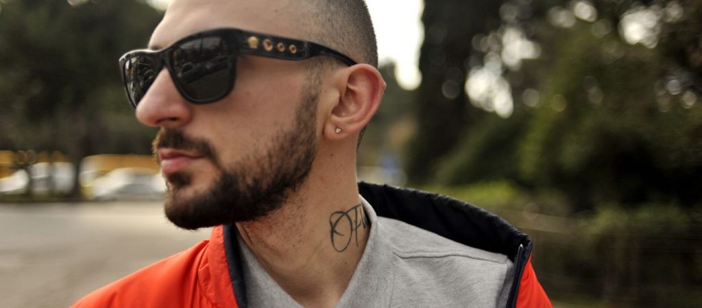 Άγρια επεισόδια με τον τράπερ Toquel σε κλαμπ της Πάτρας: Μαχαίρια, σπασμένα μπουκάλια και αίματα – Υπήρξαν τραυματισμοί