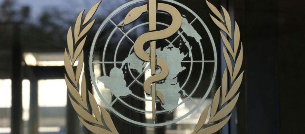 Φτιάχνουν κλίμα για παγκόσμιες απαγορεύσεις: Ο  ΠΟΥ λέει πως δεν είναι…  σίγουρος για τα ήπια συμπτώματα της Όμικρον