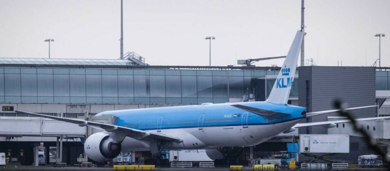 Ολλανδία: Συνελήφθη μέσα σε αεροσκάφος ζευγάρι που έφυγε από «ξενοδοχείο COVID» στο Άμστερνταμ