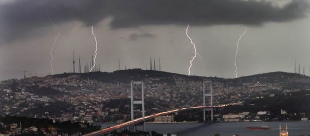 Τουρκία: Τέσσερεις νεκροί και 19 τραυματίες από καταιγίδα στην Κωνσταντινούπολη