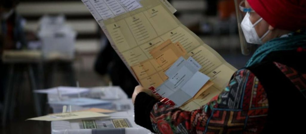 Χιλή: Ο υποψήφιος της αριστεράς μπροστά ενόψει του β΄ γύρου των προεδρικών εκλογών