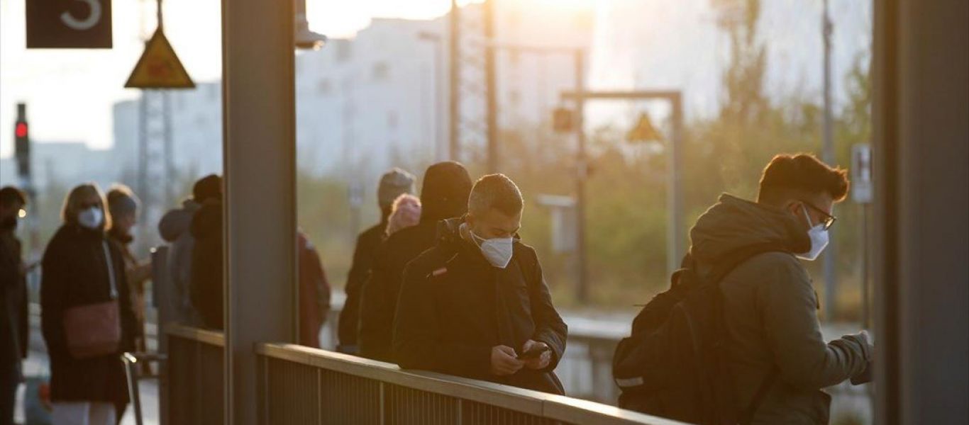 Παραλλαγή Όμικρον: Ποια δεδομένα υπάρχουν μέχρι στιγμής – Πότε θα ξέρουμε αν πιάνουν τα εμβόλια