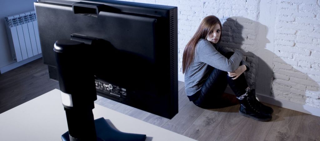 Sextortion: Η νέα επικίνδυνη «μόδα» που «χτυπά» όλο και περισσότερους νέους