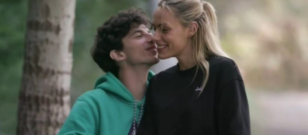 GNTM: Στυλιανός και Όλγα αντάλλαξαν «καυτά» φιλιά μπροστά στην κάμερα (φωτο)