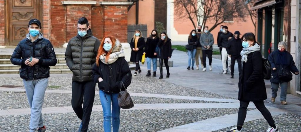 Ιταλία: Επιβεβαιώθηκαν νέα κρούσματα της Όμικρον – Στόχος της πολιτείας τα 400.000 εμβόλια την ημέρα