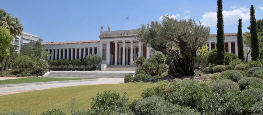 Εγκατάλειψη παιδιού στο Αρχαιολογικό Μουσείο: Σομαλοί οι γονείς – Έφυγαν στην Γερμανία – Τι λένε οι μάρτυρες