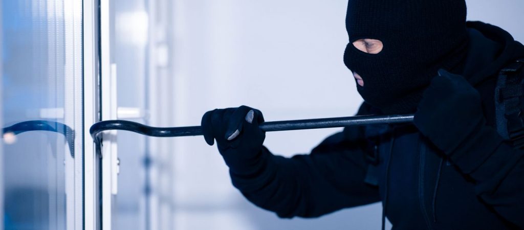 Δεν πρόλαβε να χαρεί τη λεία του: Στα χέρια της αστυνομίας διαρρήκτης τριών οχημάτων