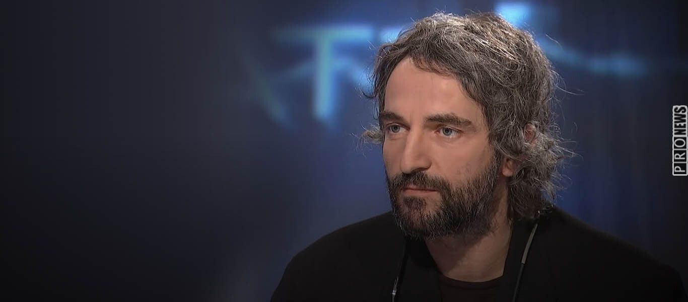 Επική αντίδραση Α.Σερβετάλη: Έδωσε… μανταρίνι σε δημοσιογράφο που ήθελε σχόλιο για την αντικατάστασή του (βίντεο)