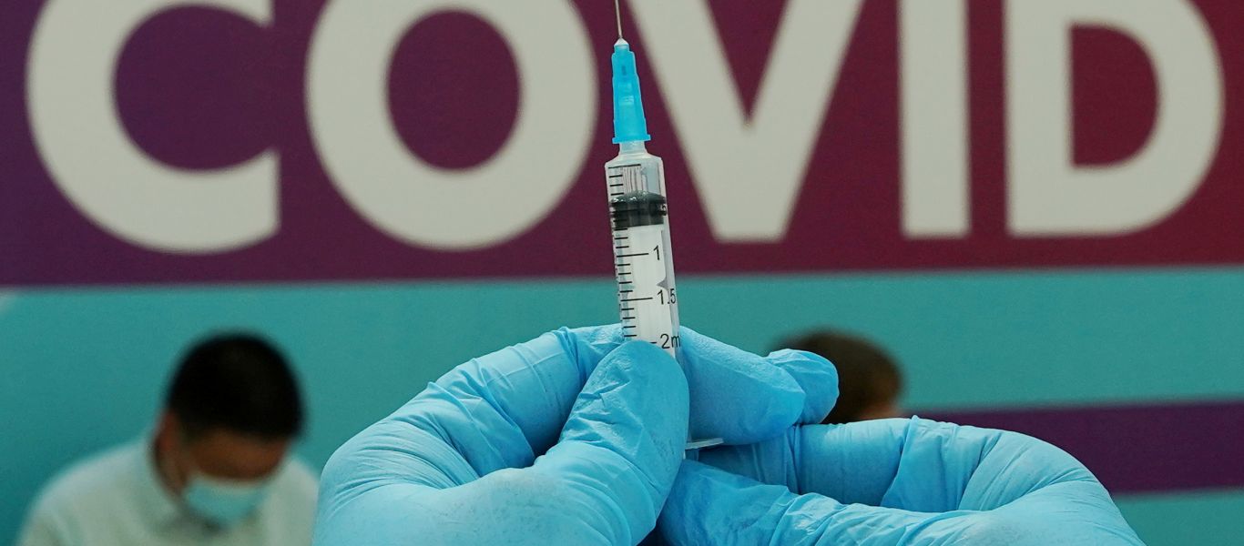 Πανστρατιά συνταγματολόγων κατά κυβέρνησης για τον υποχρεωτικό εμβολιασμό: Αντιμέτωποι με νέα Δίκη της Νυρεμβέργης