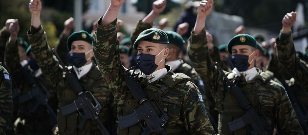 Μαξίμου: Ετοιμάζει υποχρεωτικό εμβολιασμό και για τις Ένοπλες Δυνάμεις – Το τελευταίο βήμα πριν την καθολικότητα