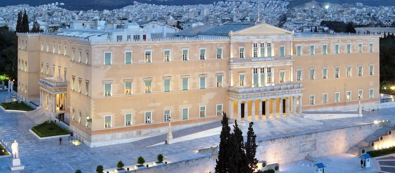 Βουλή: Απορρίφθηκε ένσταση της Ελληνικής Λύσης για τον υποχρεωτικό εμβολιασμό