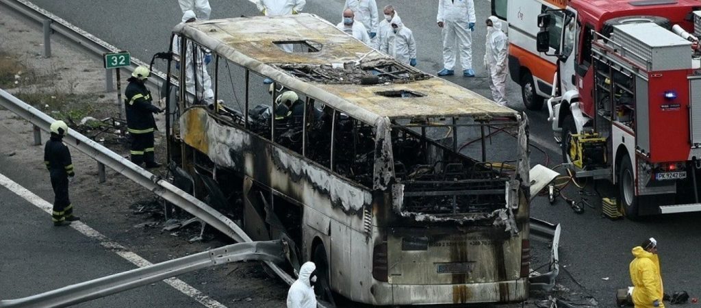 Βουλγαρία: Ταυτοποιήθηκαν οι σοροί των θυμάτων από τη φωτιά σε λεωφορείο
