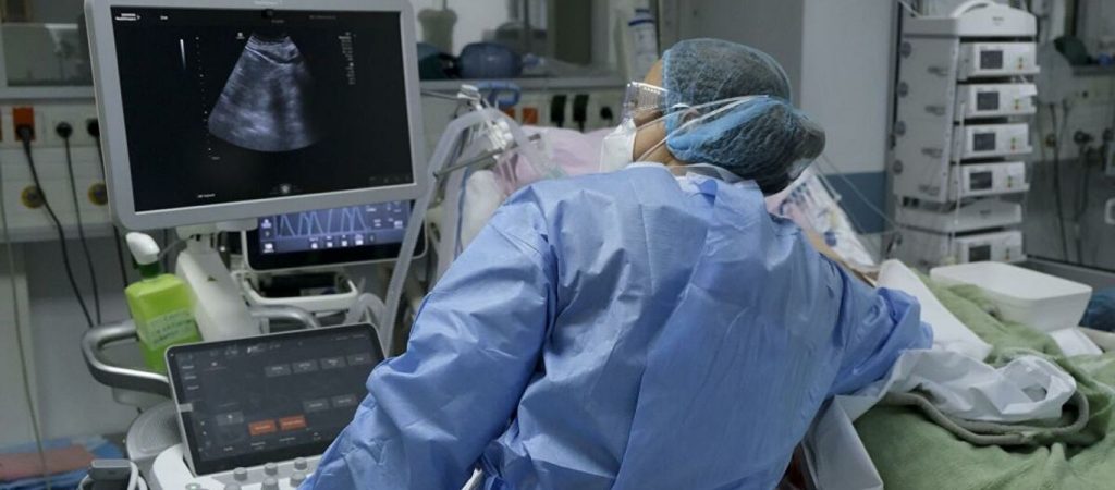 Κορωνοϊός: Ένα βήμα μακριά από τους 100 θανάτους –  6.201 νέα κρούσματα και 97 θάνατοι