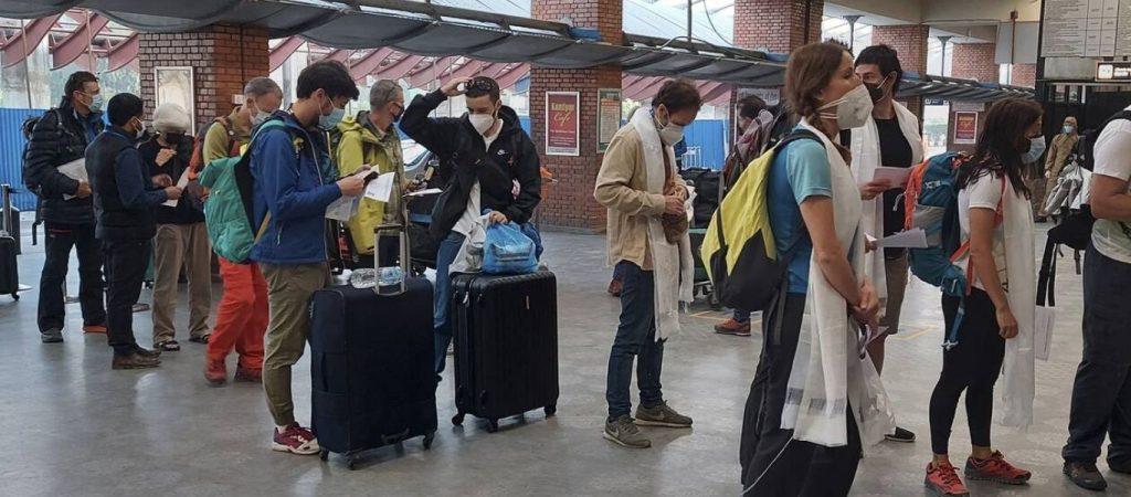 Ολλανδία: Επιβάτες πτήσης από την Ν. Αφρική βρέθηκαν θετικοί στην Όμικρον