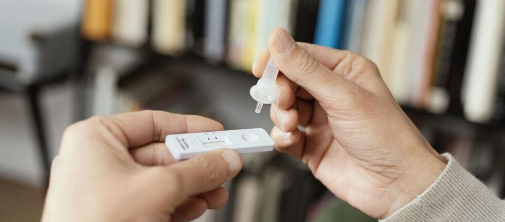 Δωρεάν self test για όλους τους ενήλικους – Πώς και πότε θα γίνεται η διάθεση