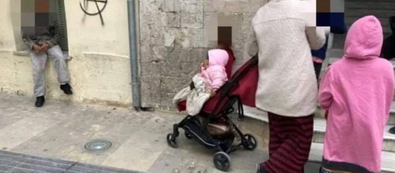 Ποινή φυλάκισης 15 μηνών στον πατέρα ρομά που «εγκατέλειψε» το 4χρονο κοριτσάκι σε χαρτόκουτο στο Ηράκλειο