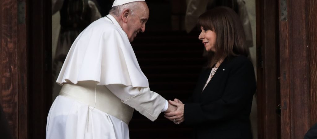Πάπας Φραγκίσκος: «Χωρίς την Αθήνα και την Ελλάδα ο κόσμος δεν θα ήταν αυτό που είναι σήμερα» – Live η επίσκεψη του