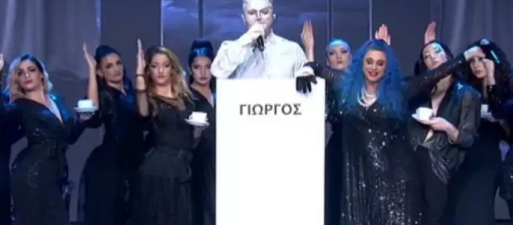 J2US: Ο Γ.Βελισσάρης έγινε… άγαλμα και τραγούδησε Ζόζεφιν (βίντεο)