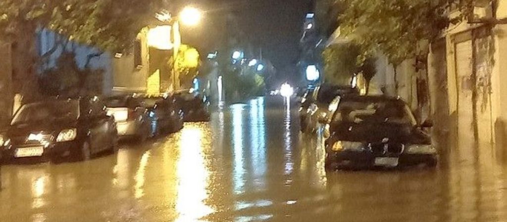 Η κακοκαιρία έπληξε το Μεσολόγγι – Πλημμύρισαν σπίτια και καταστήματα (φωτο)