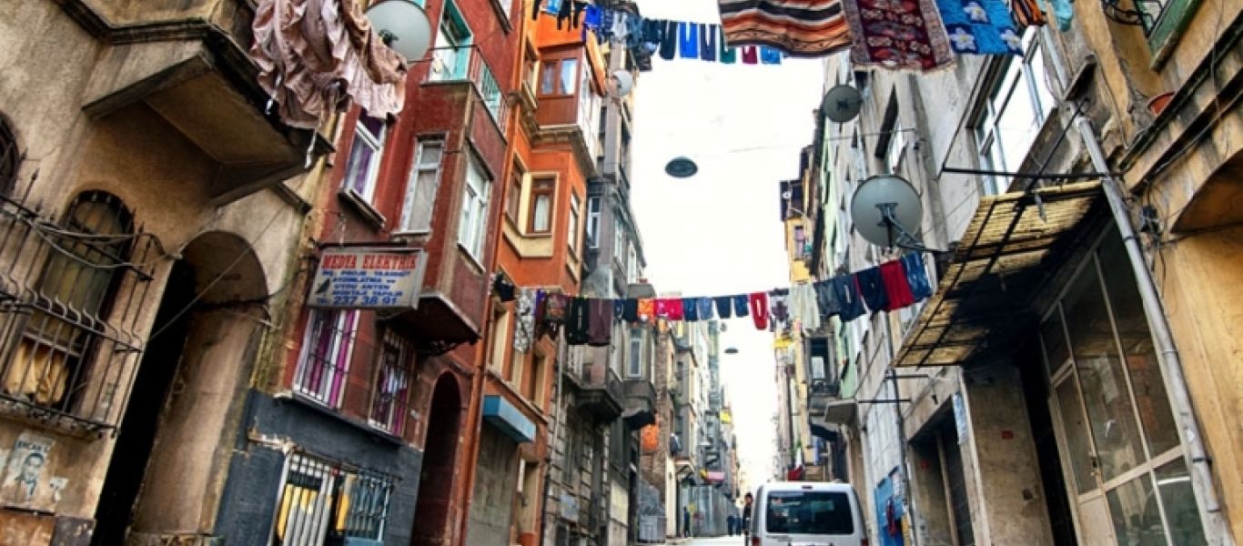 Γερμανικά ΜΜΕ: Με μισθούς Αλβανίας ζουν στην Τουρκία του Ταγίπ Ερντογάν