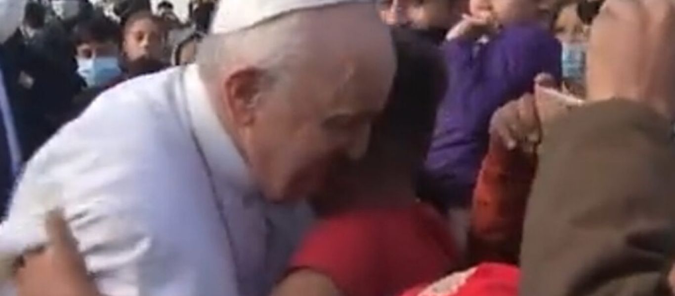 Εκεί που πηγαίνει ο Πάπας δεν κολλάει κορωνοϊός – Ποια μέτρα και ποιες μάσκες (βίντεο)