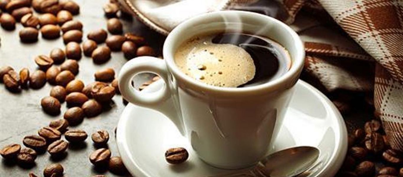 Προσοχή: Αυτά που βάζουμε σχεδόν όλοι στον καφέ μας προκαλούν σοβαρά προβλήματα υγείας