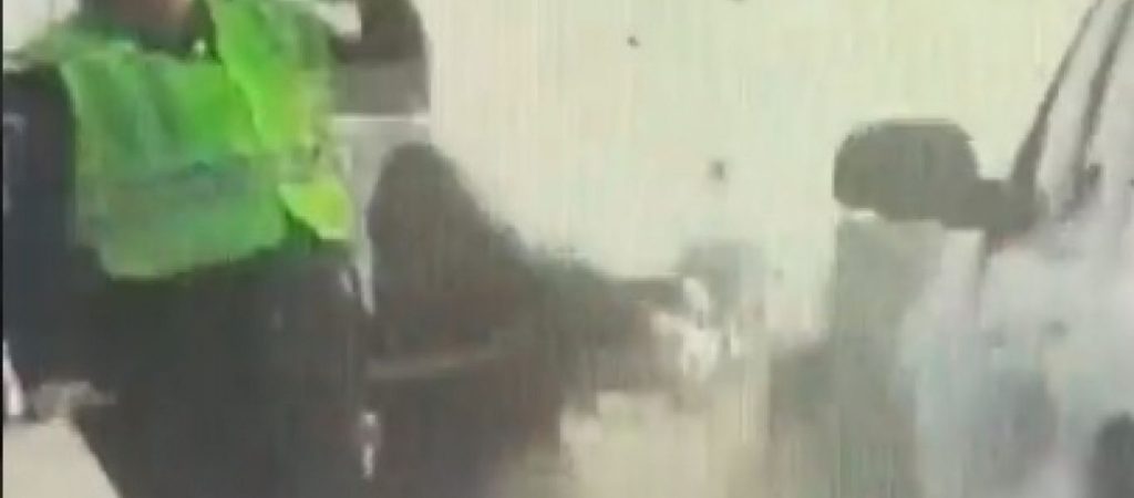ΗΠΑ: Αστυνομικός και πολίτης  σώθηκαν ως εκ θαύματος (βίντεο)