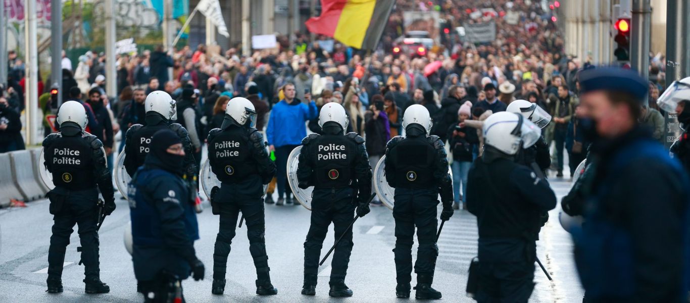 Βρυξέλλες: Χιλιάδες διαδηλωτές κατέκλυσαν τους δρόμους της Βελγικής πρωτεύουσας κατά των μέτρων COVID