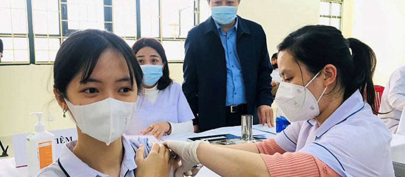 Τι συμβαίνει με συγκεκριμένες παρτίδες εμβολίων της Pfizer; Σταμάτησαν τους εμβολιασμούς στο Βιετνάμ