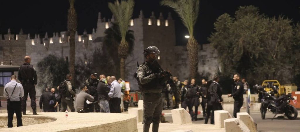 Ιερουσαλήμ: Παλαιστίνιος επιτέθηκε με μαχαίρι σε Ισραηλινό & τον πυροβόλησαν δυνάμεις ασφαλείας (σκληρό βίντεο)