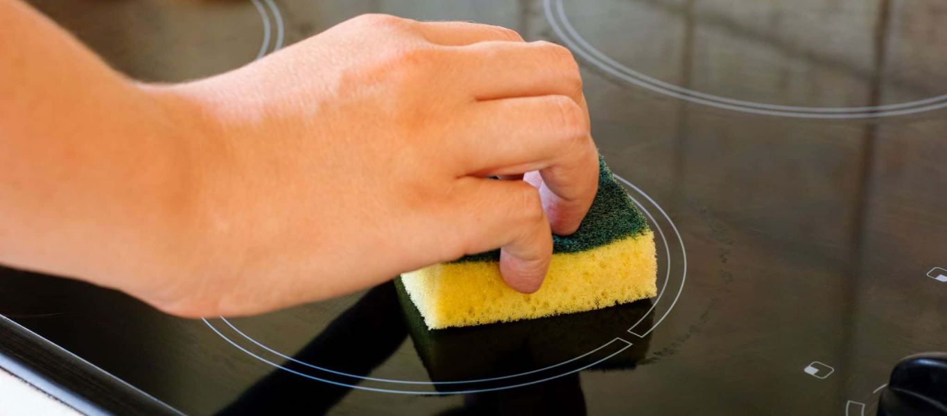 Κεραμική εστία: Έξι απλοί τρόποι για να την κάνετε να αστράφτει από καθαριότητα