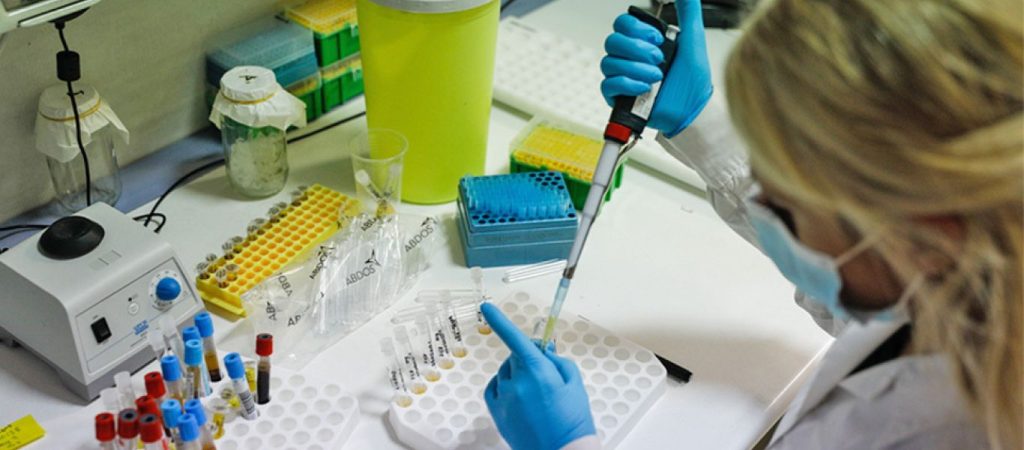 Κορωνοϊός: 12 ερωτήσεις και απαντήσεις για τη μετάλλαξη Όμικρον