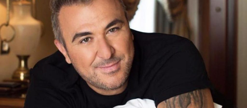 Α. Ρέμος: Τι είπε ο τραγουδιστής για όσους τον κατακρίνουν για τις εμφανίσεις του στο Ντουμπάι