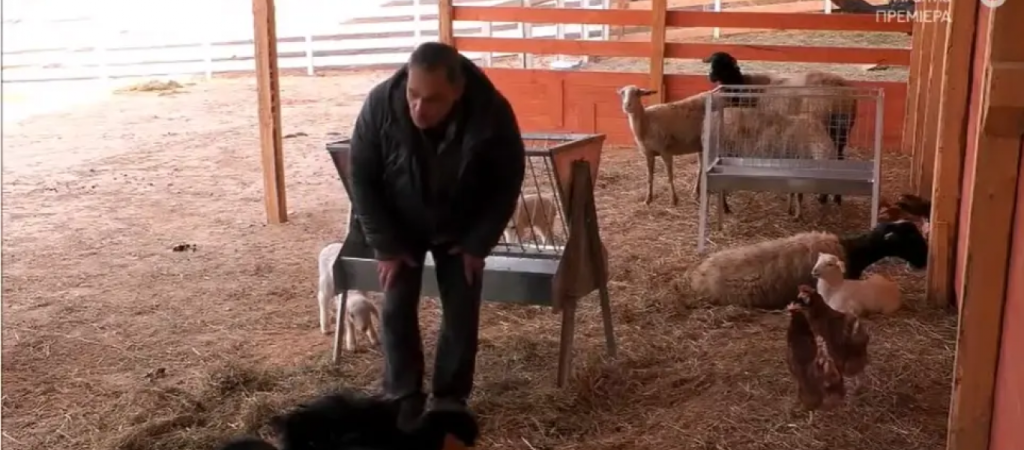 Φάρμα: Ο Σταμάτης Γαρδέλης άρχισε να μιλάει στα ζώα! (βίντεο)