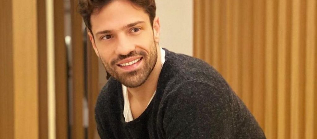 Κ.Αργυρός: Τραγούδησε στα μπουζούκια με φόντο τα γλυπτά του Παρθενώνα (βίντεο)
