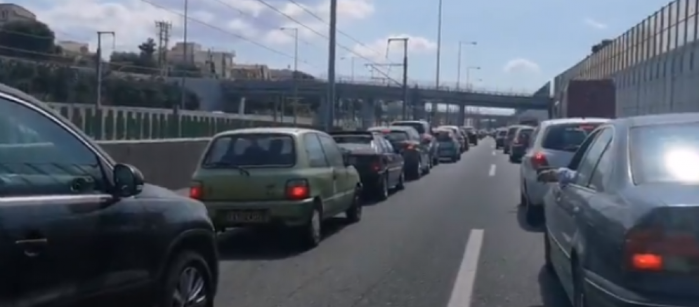 Σύγκρουση οχημάτων στην Αττική Οδό – Που θα συναντήσετε κίνηση (φωτο)
