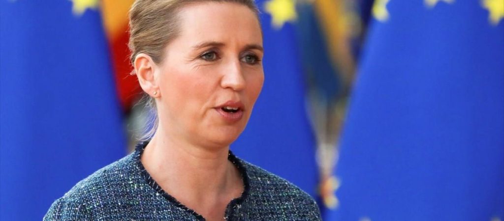 Απολογία από την πρωθυπουργό της Δανίας μετά τα ψώνια χωρίς μάσκα