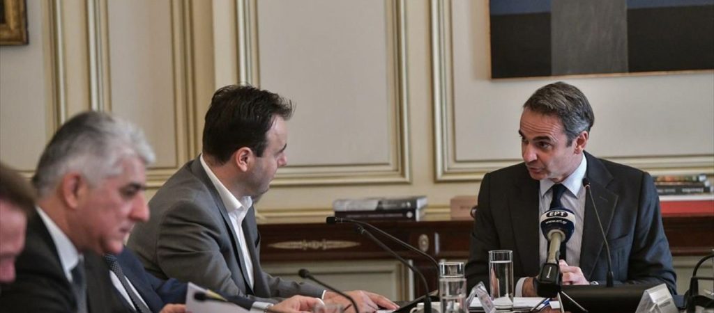 Σύσκεψη Κ. Μητσοτάκη – ΚΕΔΕ: Η πανδημία στο επίκεντρο