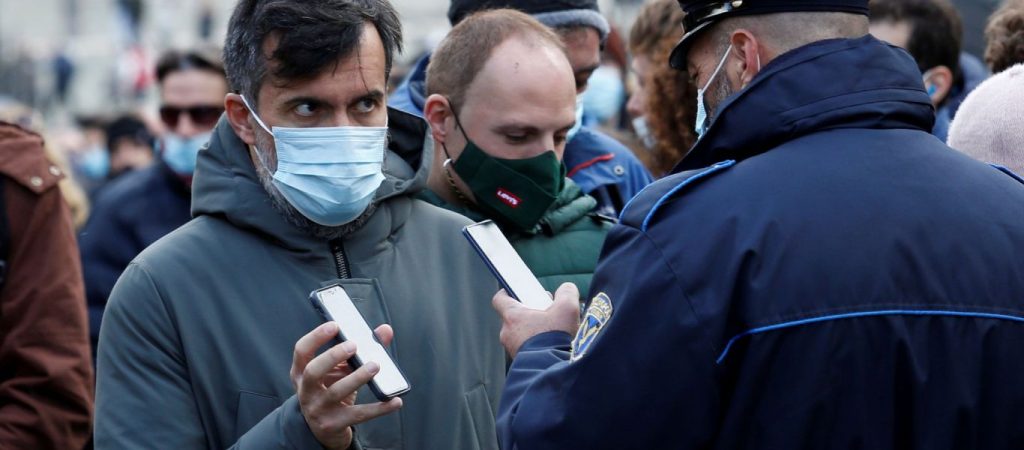 Ιταλία: Του έκοψαν 400 ευρώ πρόστιμο γιατί ανέβηκε στο λεωφορείο χωρίς super green pass