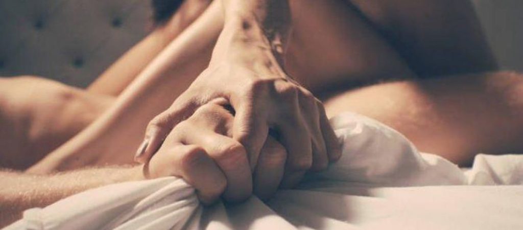 Aυτό είναι το ποτό που «εκτοξεύει» τη λίμπιντο – Τί πρέπει να προσέξετε