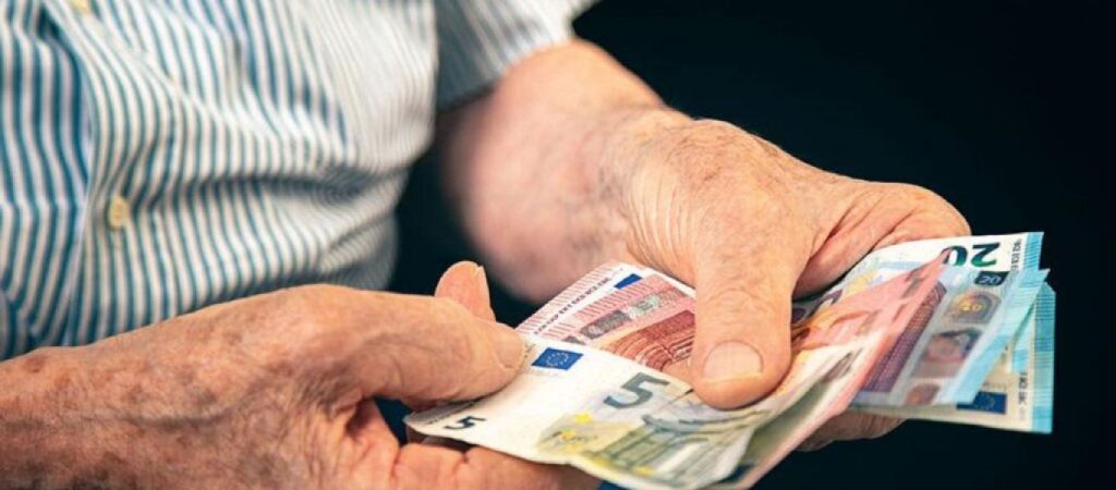 Συντάξεις Ιανουαρίου 2022: Νωρίτερα οι πληρωμές λόγω Χριστουγέννων – Ποιοι θα δουν αυξήσεις;