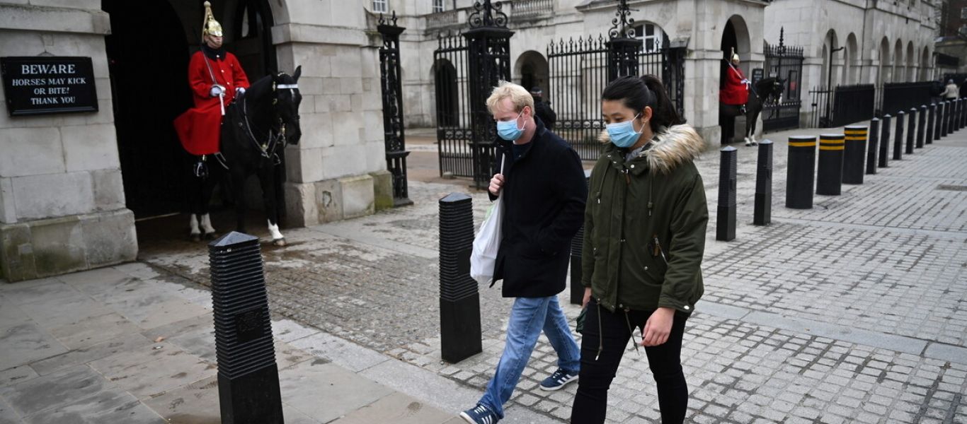 Εξαπλώνεται η μετάλλαξη Όμικρον στο Ηνωμένο Βασίλειο – Εντοπίστηκαν άλλα  101 κρούσματα