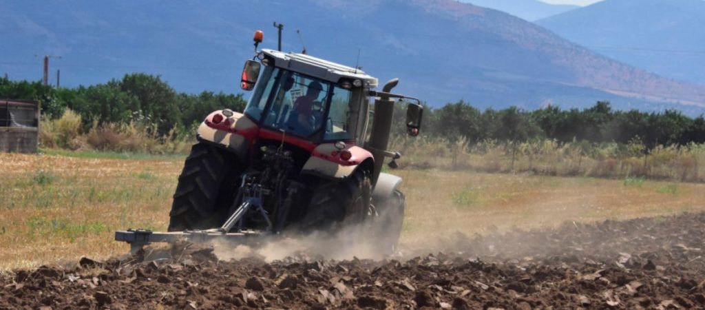 Έκτακτες επιχορηγήσεις σε αγρότες που υπέστησαν ζημίες από θεομηνίες – Τί προβλέπει η τροπολογία του ΥΠΟΙΚ